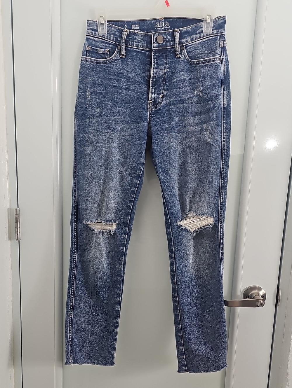 A.N.A Women Highrise Straight Jeans. Size 2